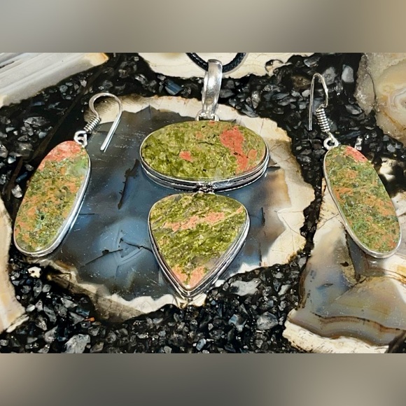 Unakite Jasper Pendant & Earrings Set - Picture 8 of 15